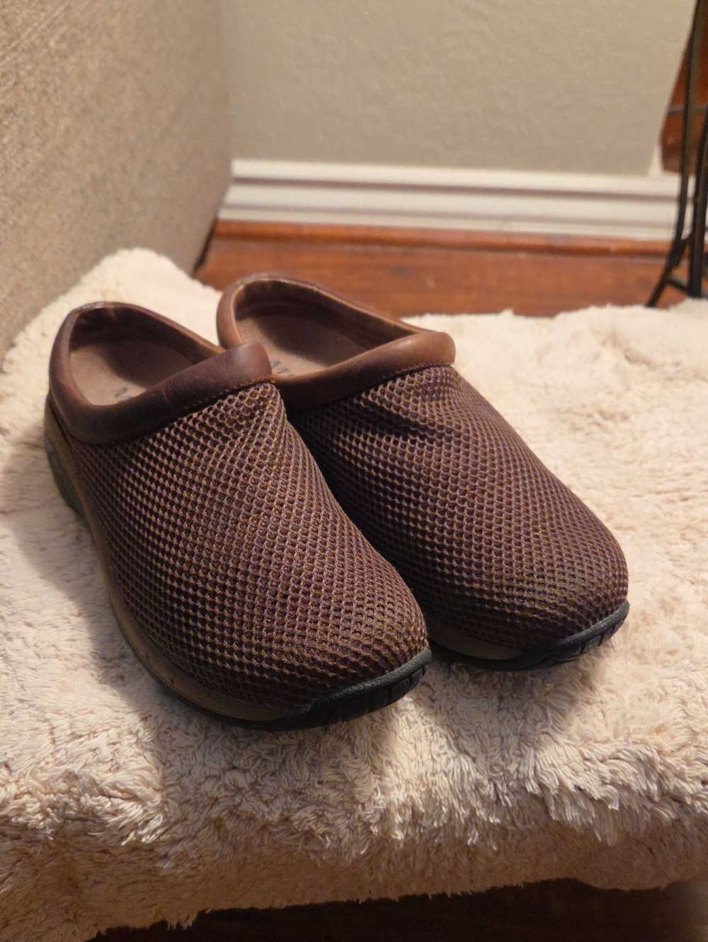 Merrell Women's Casual Slip-On Clogs in Brown